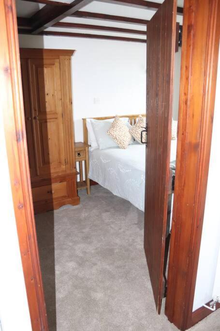 ניוטאון Garn Lodge מראה חיצוני תמונה