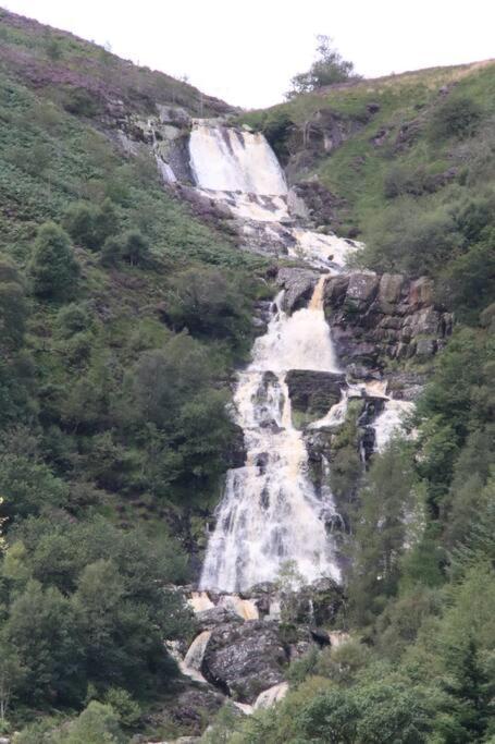 ניוטאון Garn Lodge מראה חיצוני תמונה