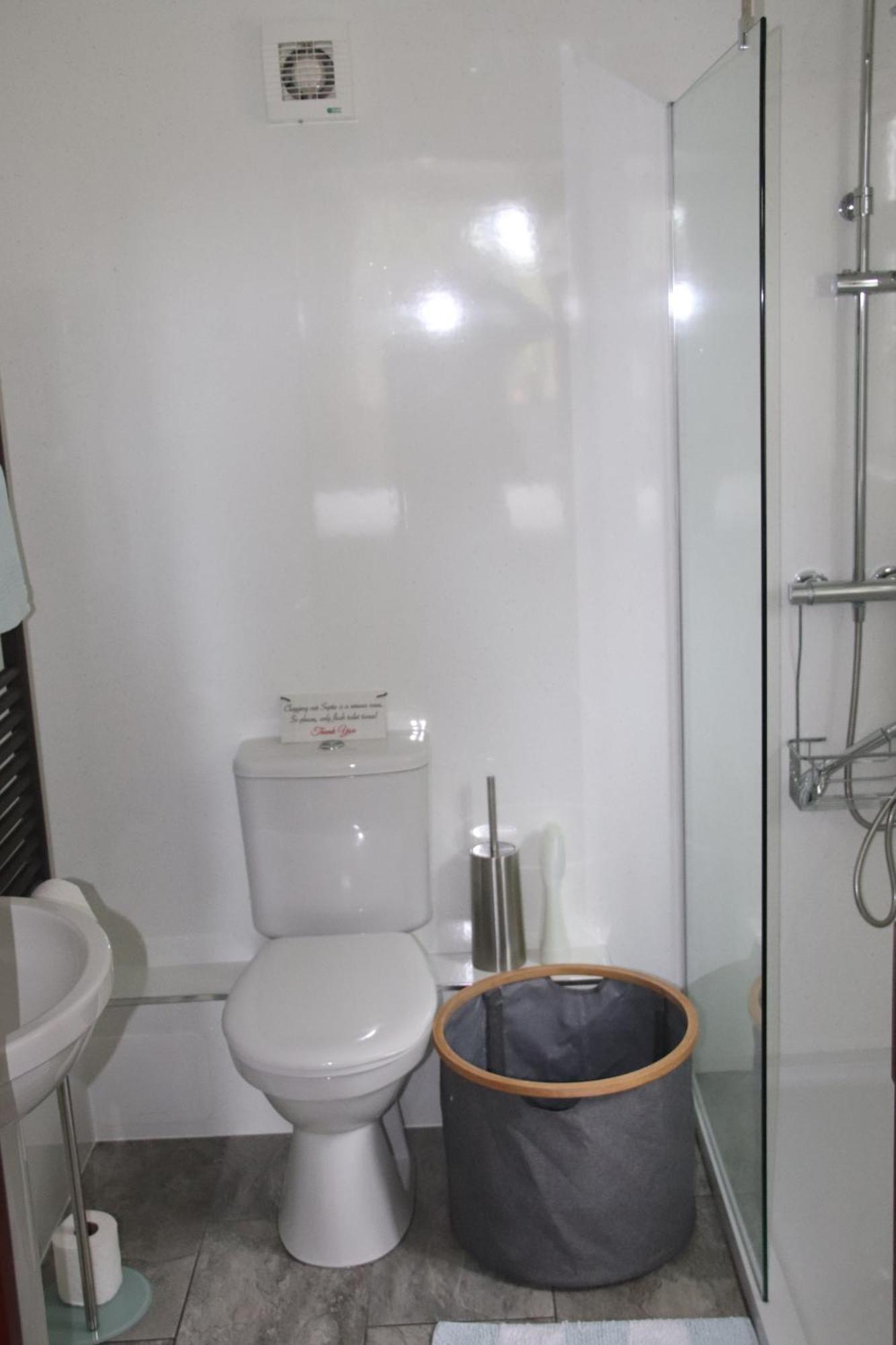 ניוטאון Garn Lodge מראה חיצוני תמונה